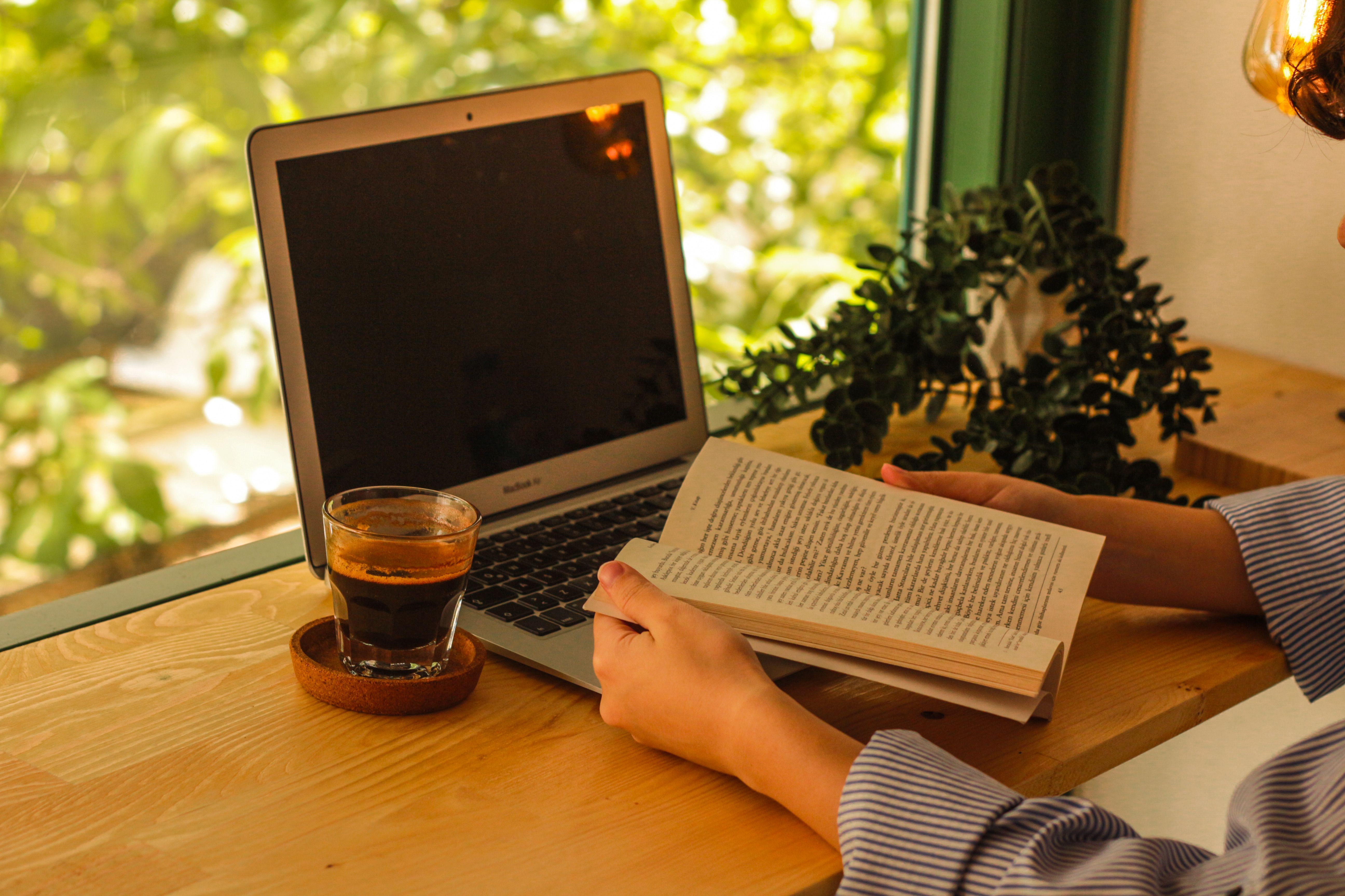 5 Freelance Writing Niches to Supplement Your Income — Photo by Esra Saltürk on Pexels
