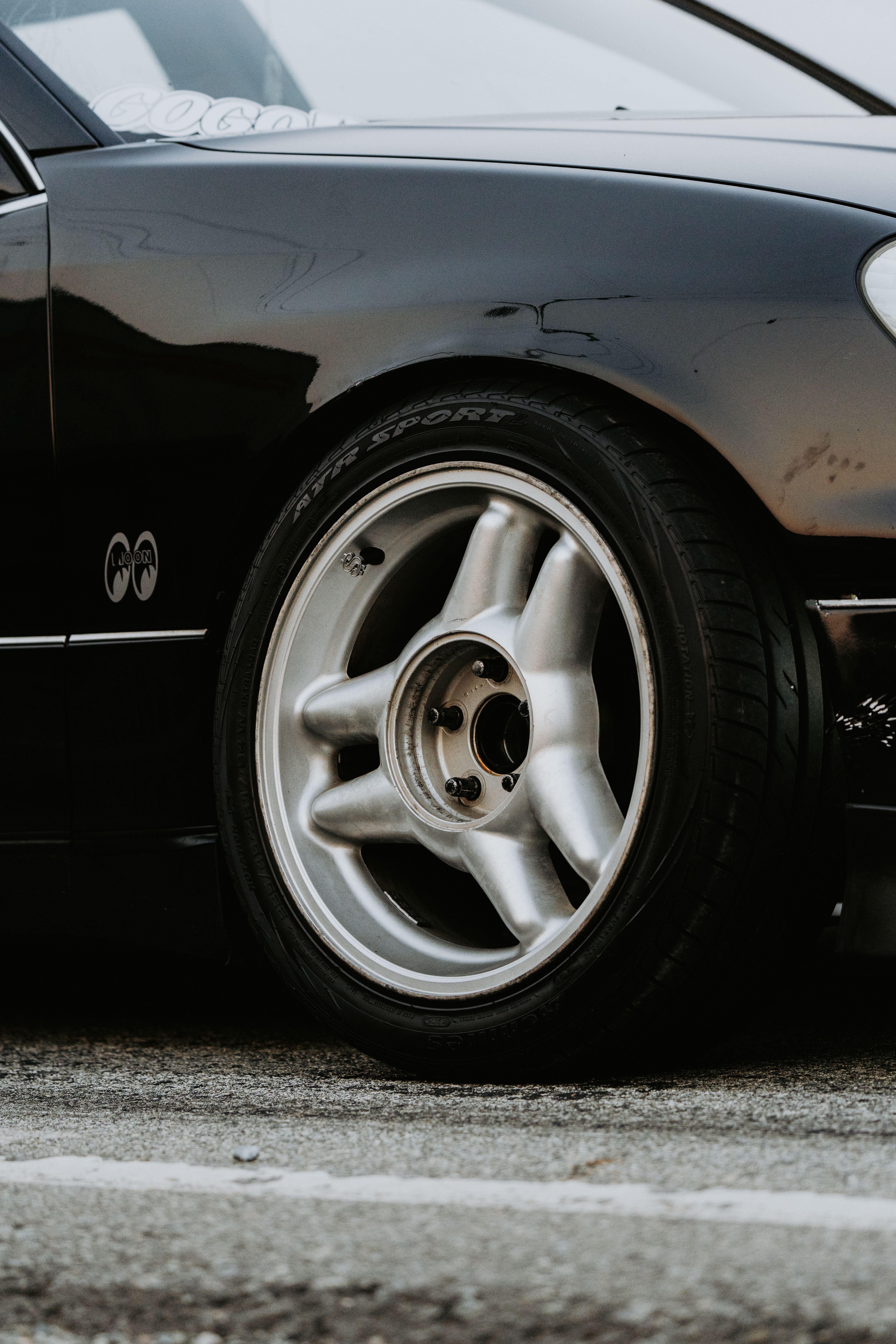 A close up of a black car with its wheels · Free Stock Photo