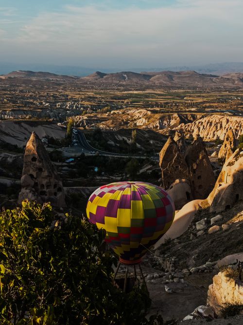 Free Experience the breathtaking landscape and iconic hot air balloons over Cappadocia’s unique rock formations. Stock Photo