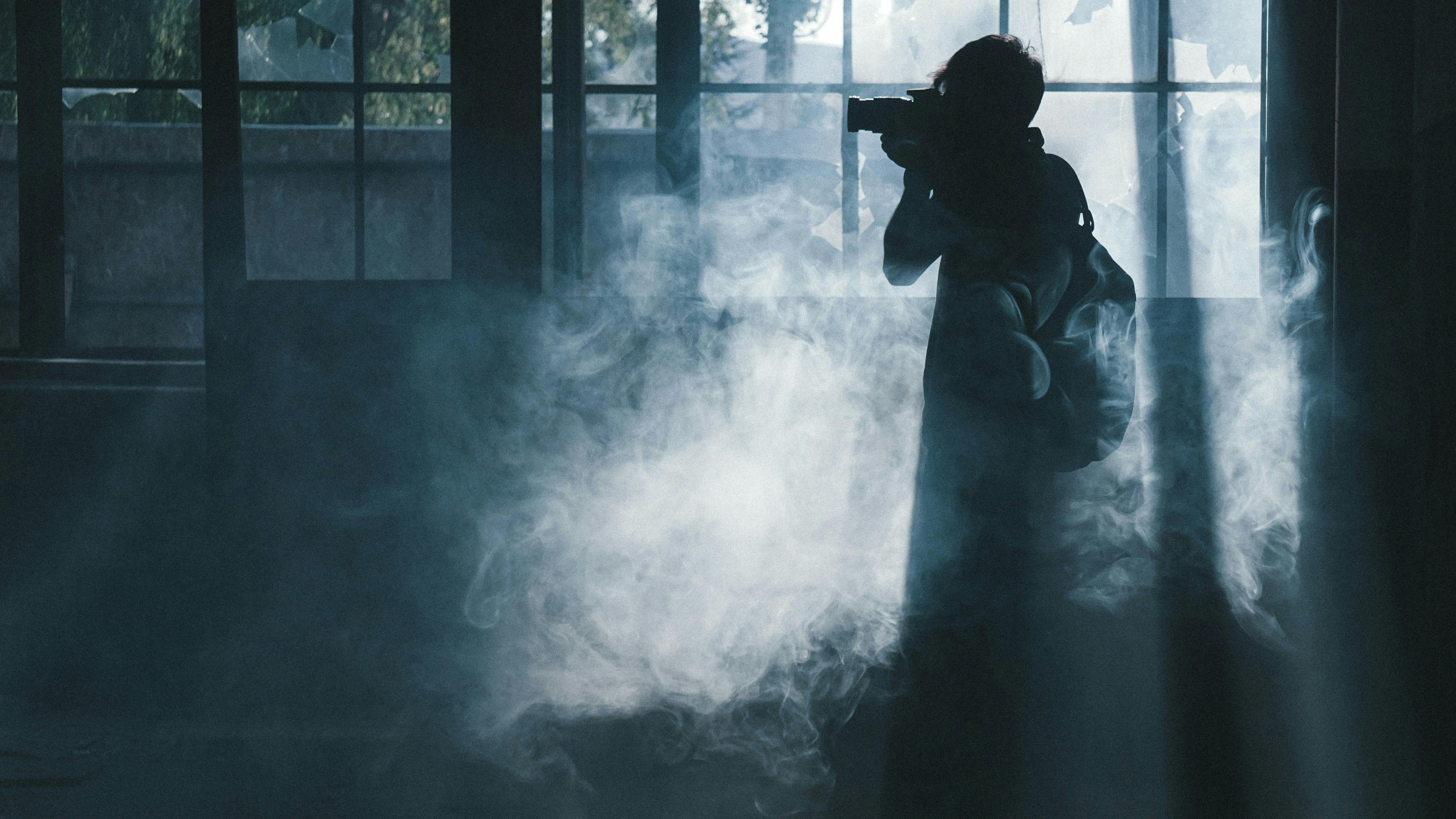 Jangan Pernah Melihat Saat Ia Masuk ke Rumah