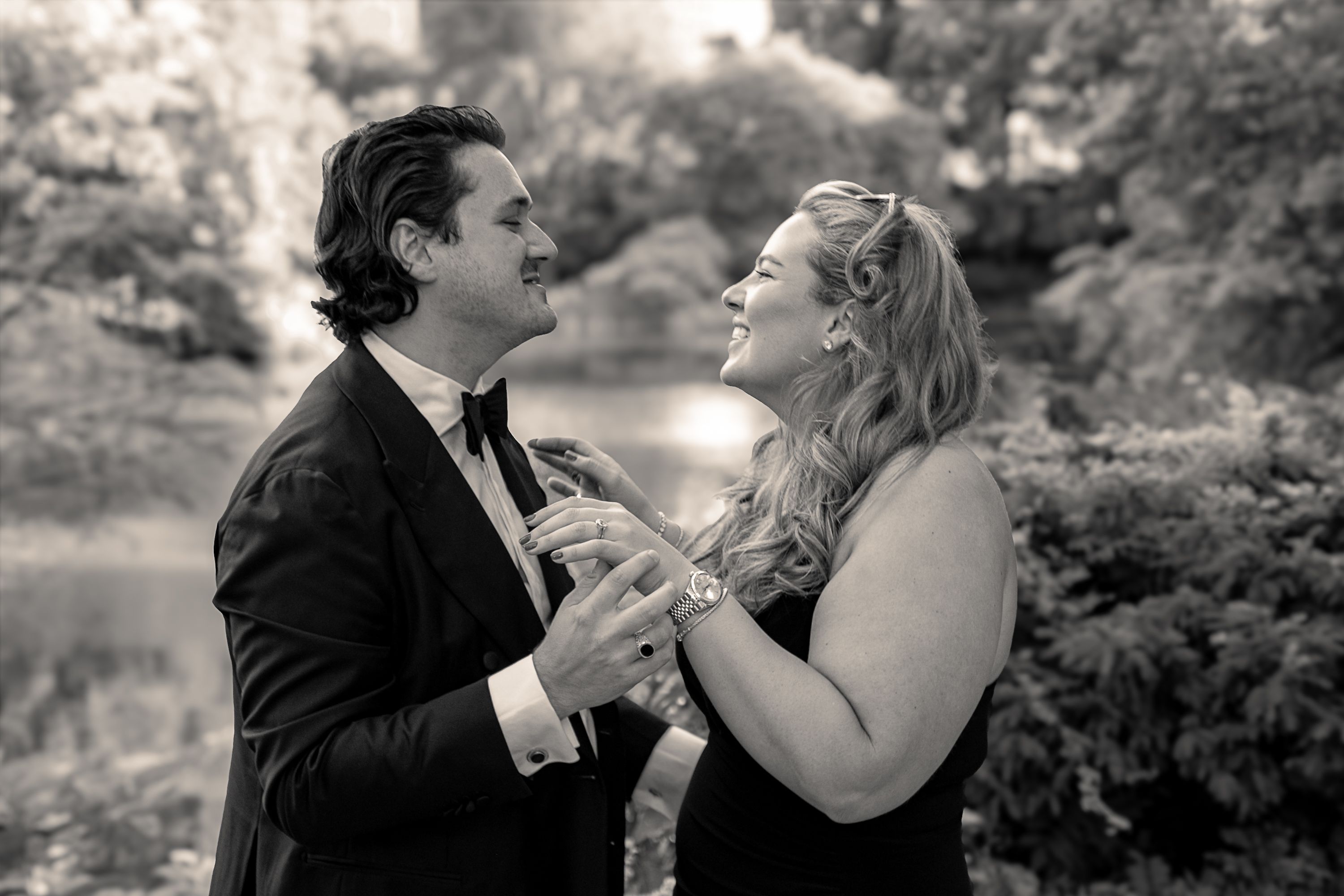 A black and white photo of a couple dancing · Free Stock Photo