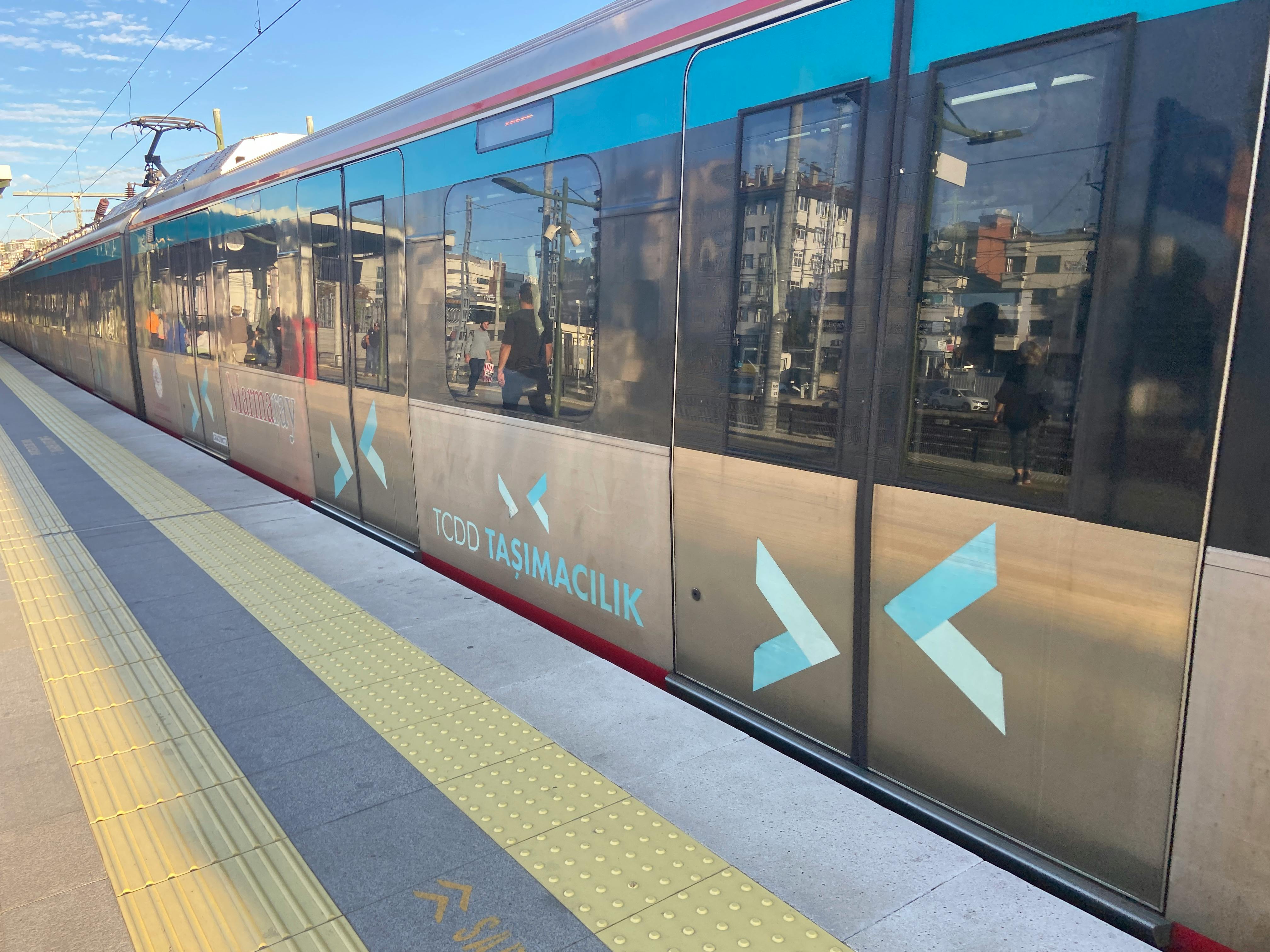 De franc Foto d'estoc gratuïta de anar de casa a la feina, andana, andana de tren Foto d'estoc