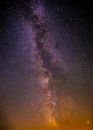 银河系中充满恒星和流星的美丽镜头