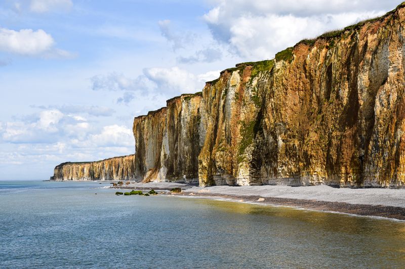 Stunning view of the iconic cliffs of Étretat, Normandy, showcasing natural beauty and dramatic scenery.