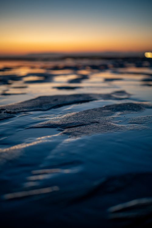 Free Capture the tranquil beauty of a sunset reflecting on gentle ocean waves, perfect for a peaceful and soothing ambiance. Stock Photo