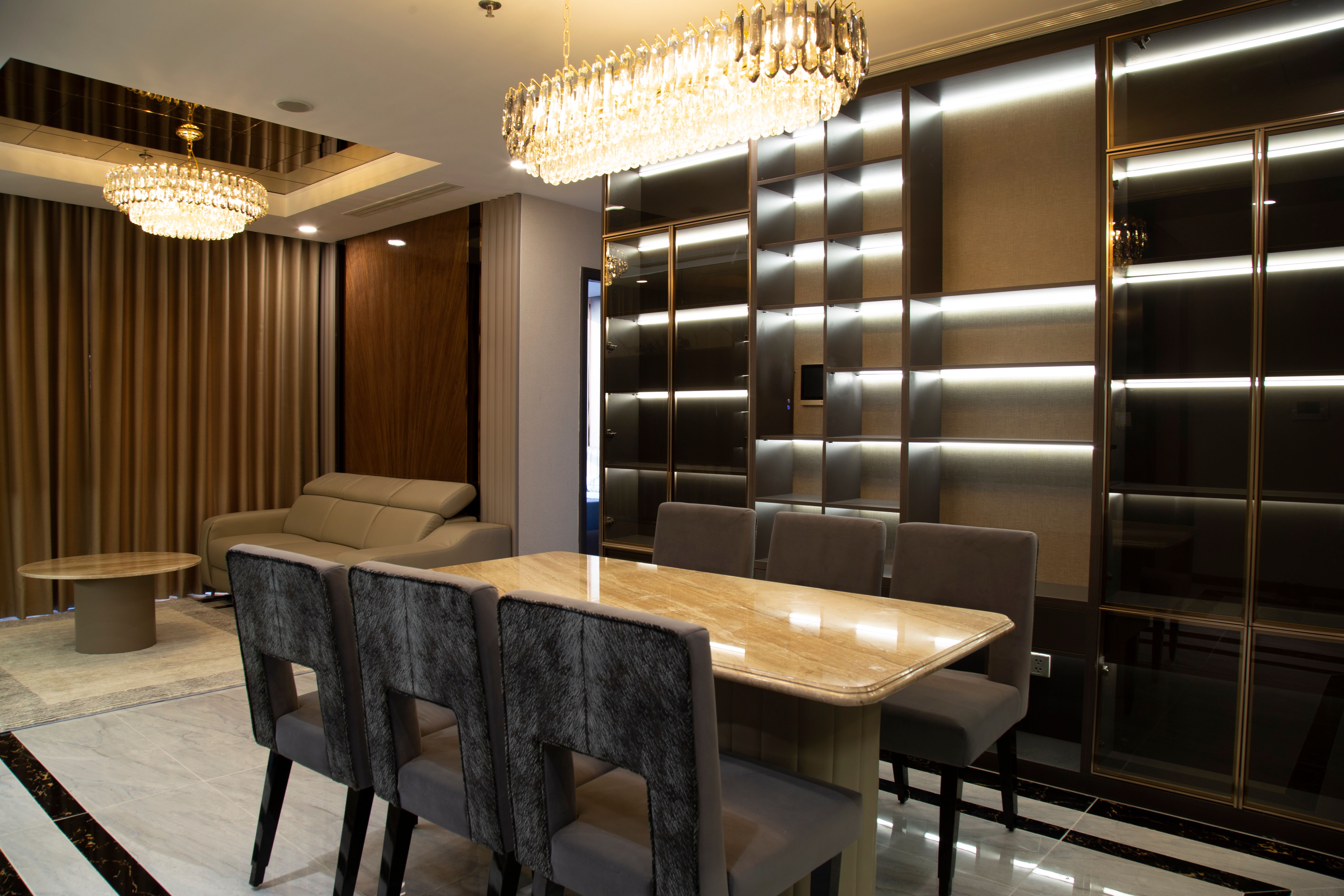 Upscale dining room in Gold Coast Chicago