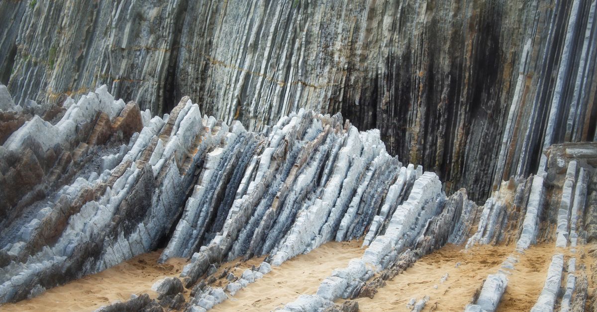 Obogon Rocks Formation Color A rock formation with many different colors · Free Stock Photo