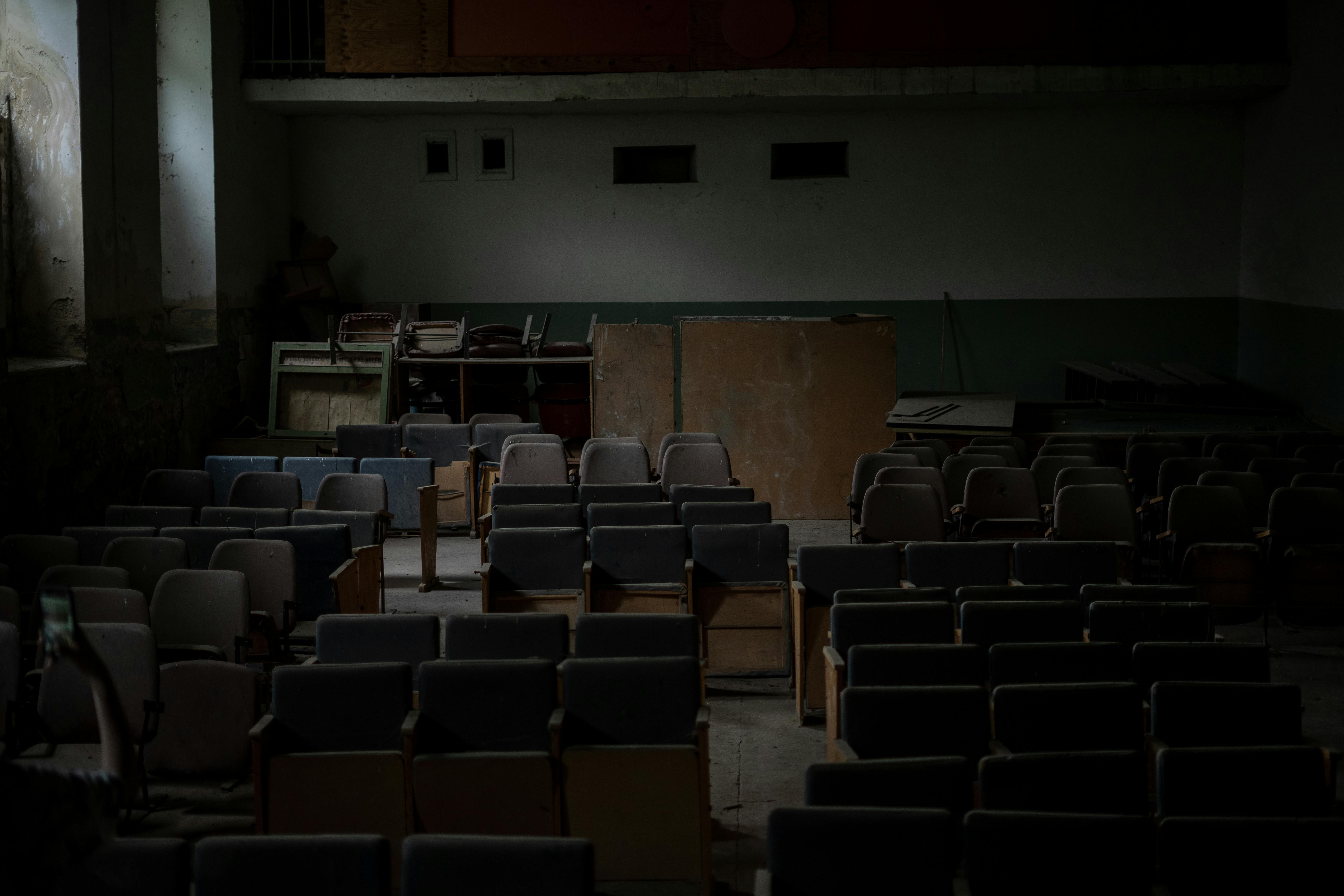 bezplatná Základová fotografie zdarma na téma architektura, bezútěšný, hlediště Základová fotografie