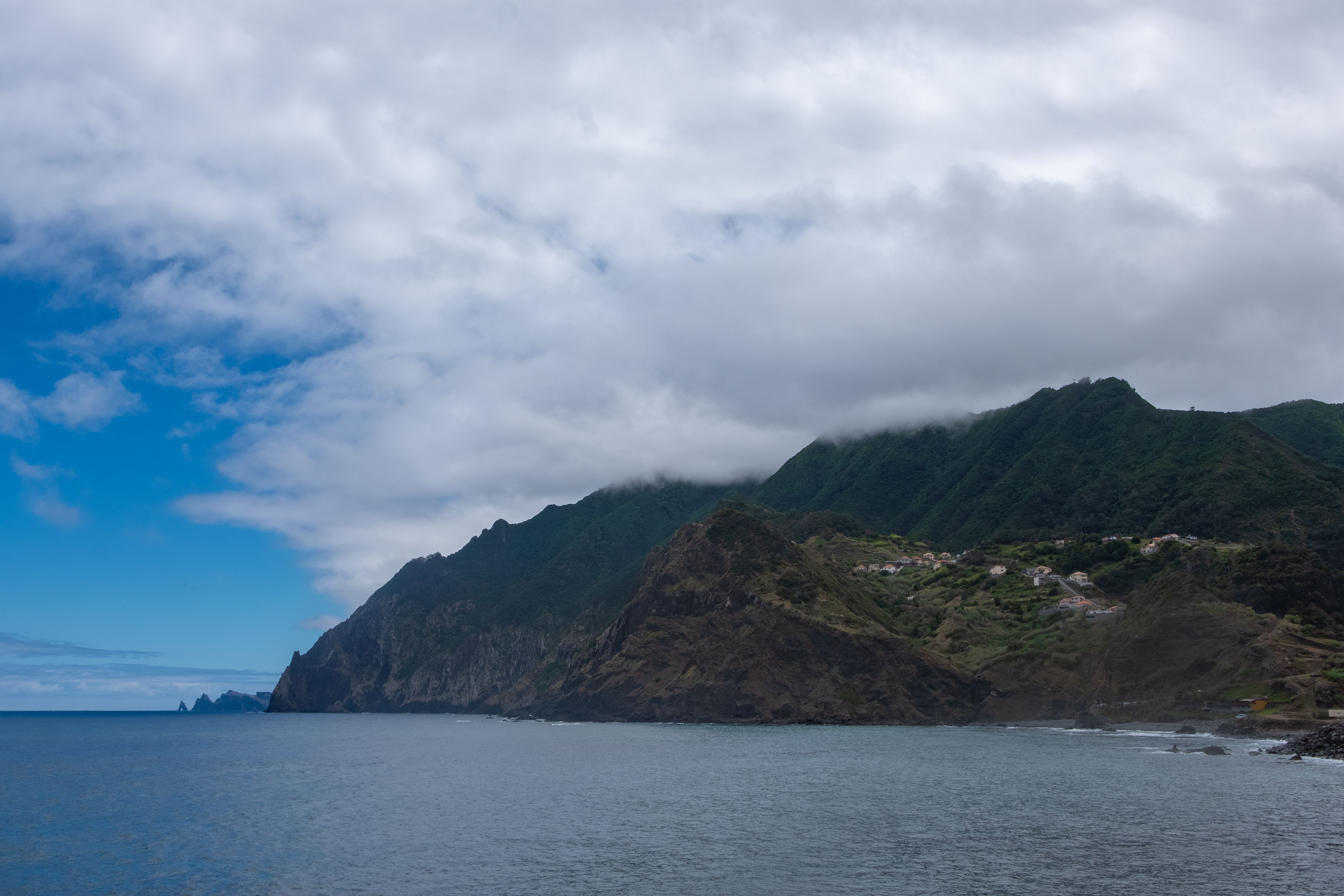 Madeira Landschaft mit Laptop