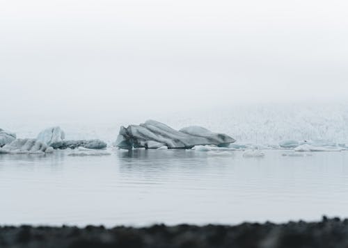 Plan D'eau Et Iceberg