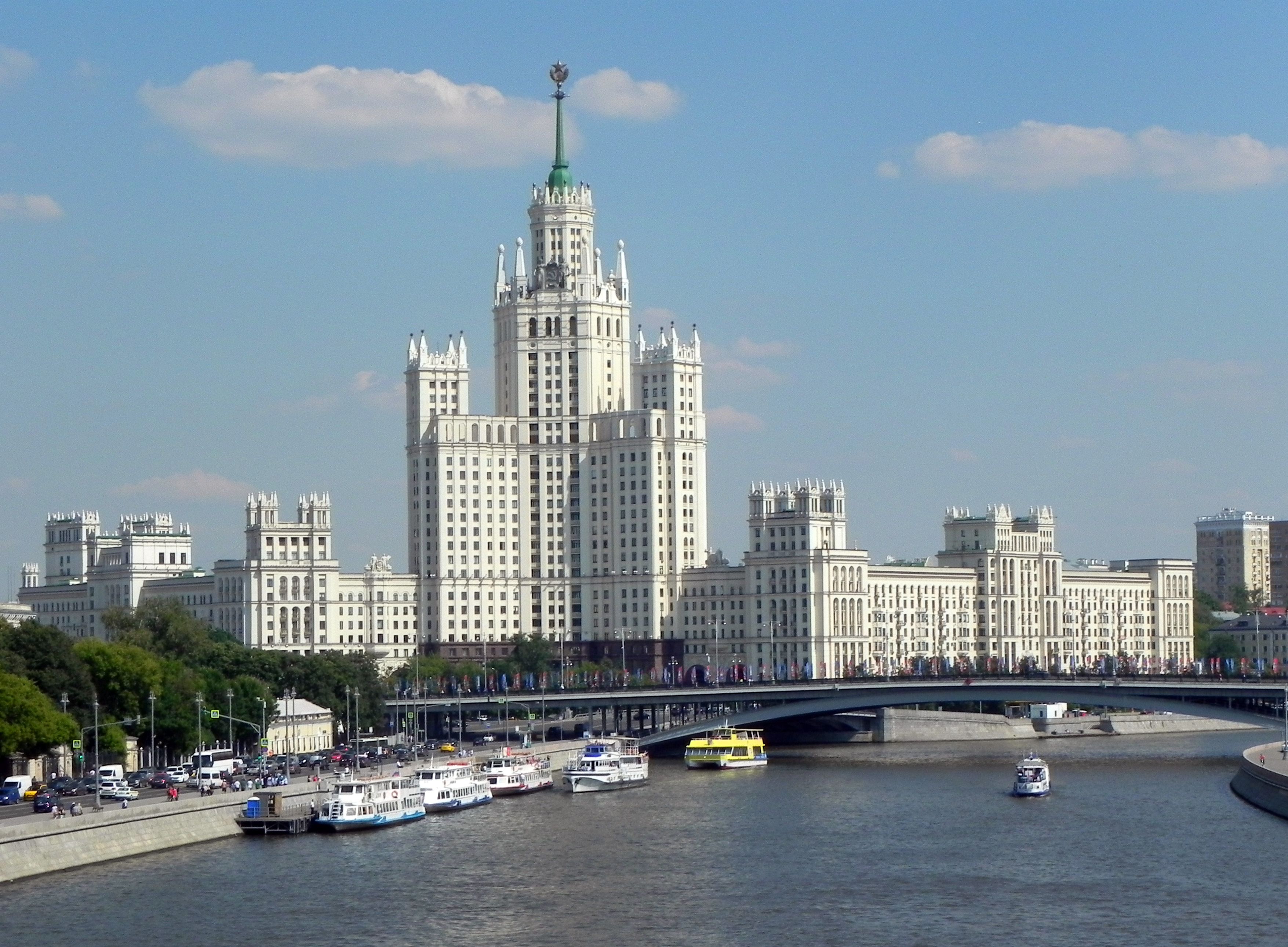 Russia Passes Crypto Law Allowing Trading Under Central Bank Watch