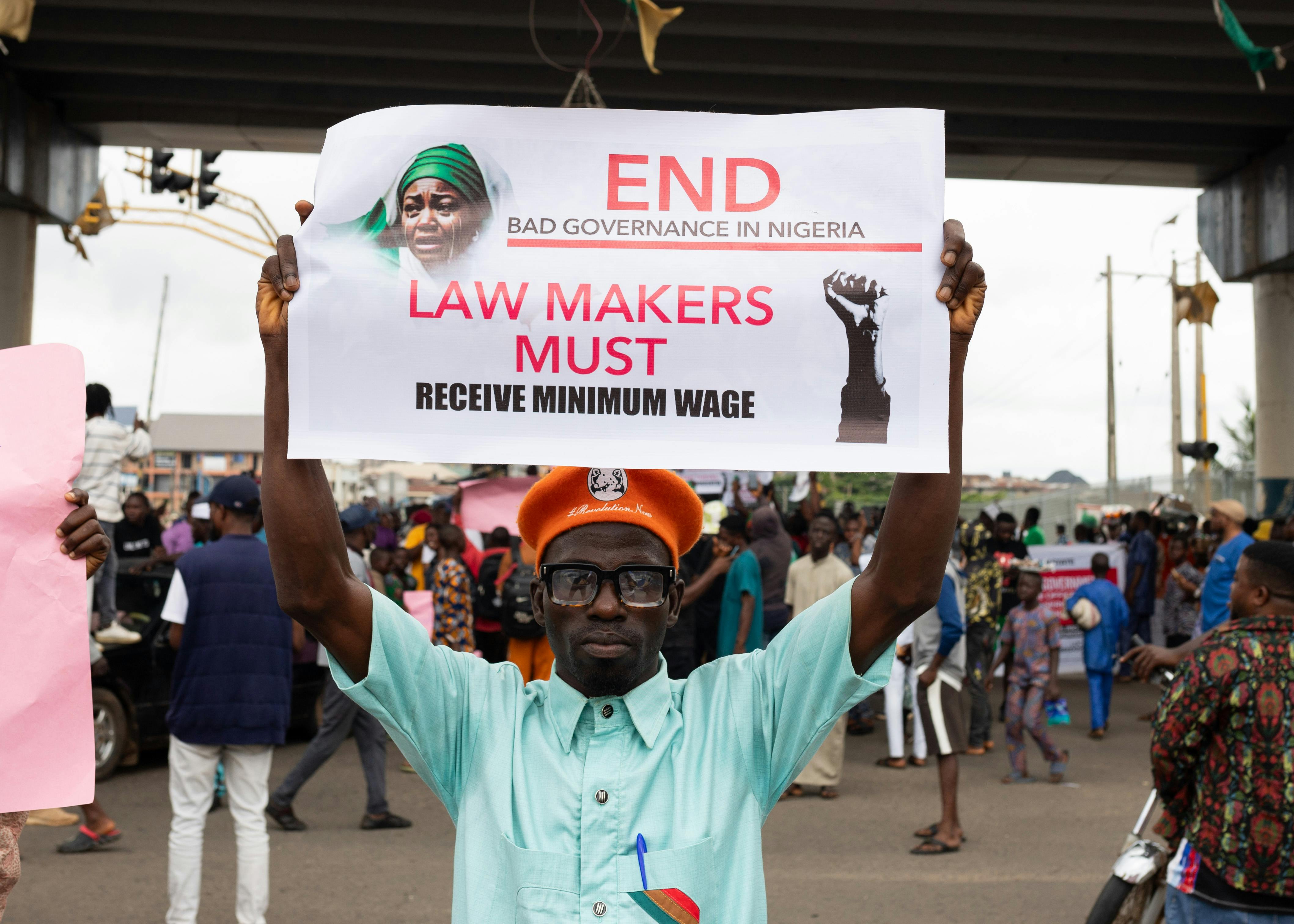 Protestors in Oshun, Nigeria join a rally against governance demanding legislative reforms and fair wages.