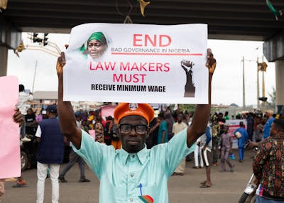 How Minimum Wage Hikes and AI Are Reshaping the U.S. Job Market: 8% Rise in Robot Adoption