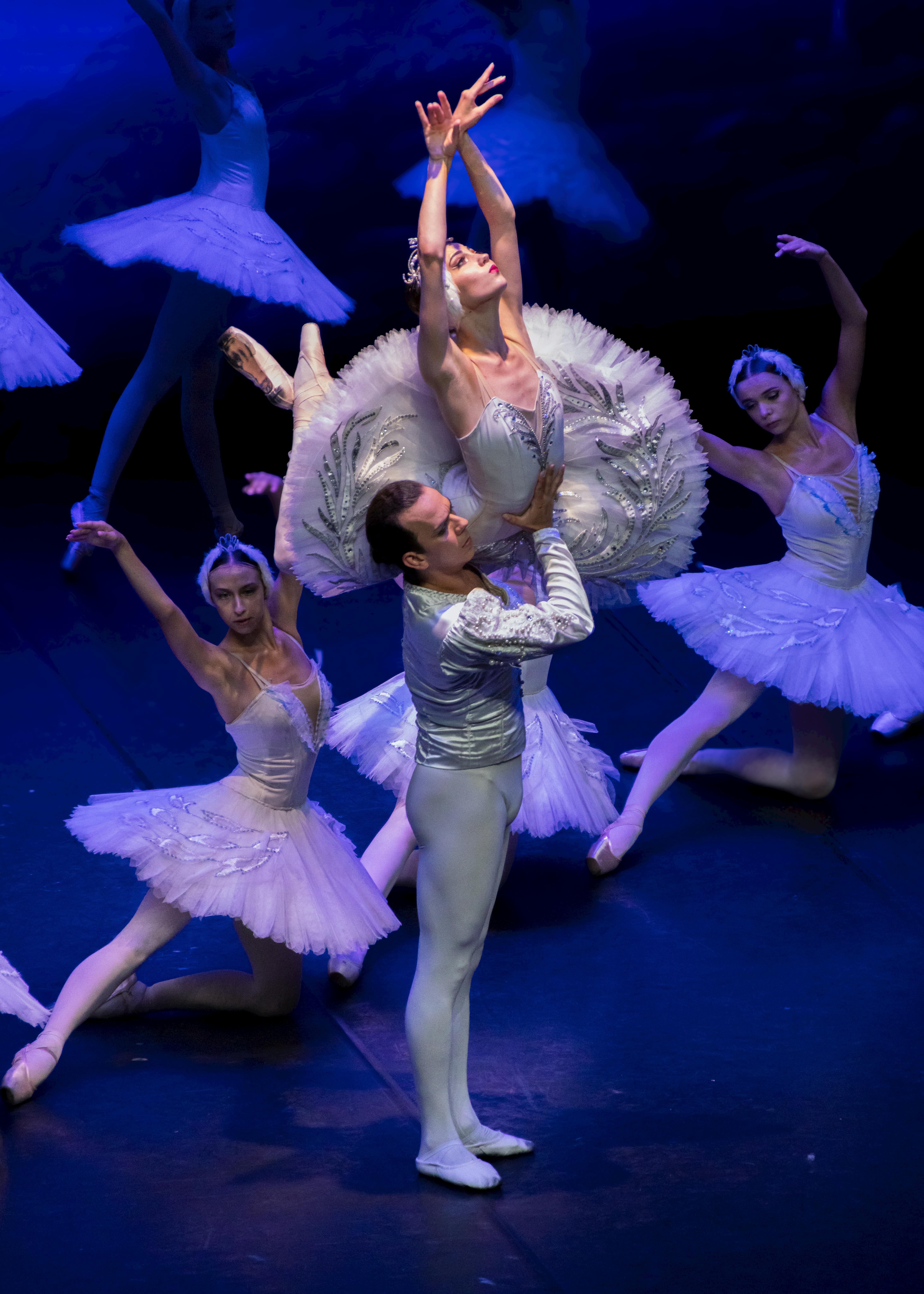 Ücretsiz adam, artistik, aşama içeren Ücretsiz stok fotoğraf Stok Fotoğraflar