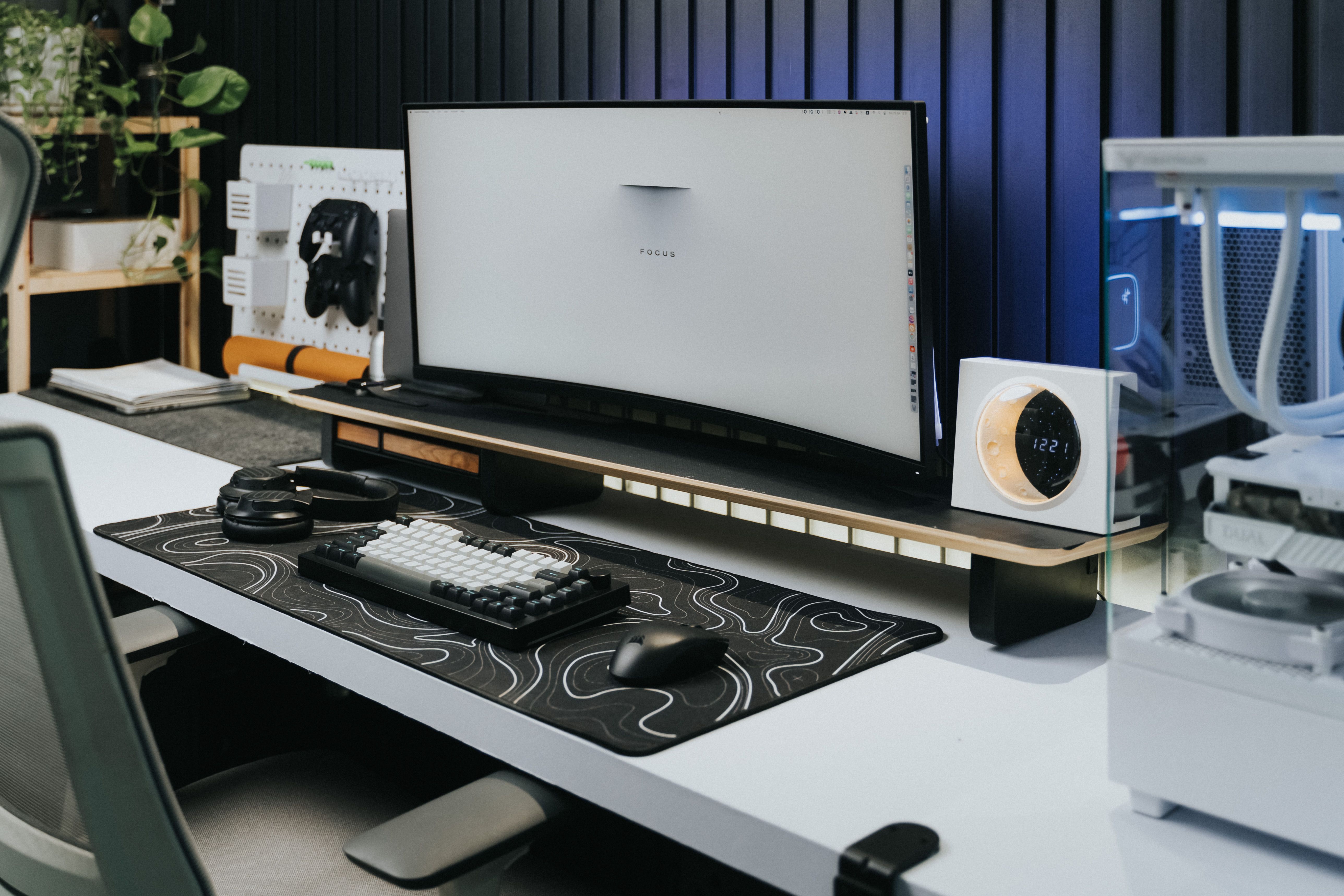 Best gaming desk in 2026: my top picks for standing, sitting and everything in between — Photo by Minh Phuc on Pexels