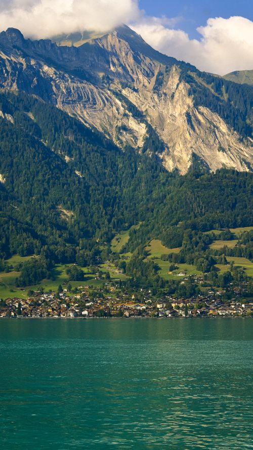 Free Breathtaking landscape of Lake Brienz and Swiss Alps on a sunny day. Stock Photo
