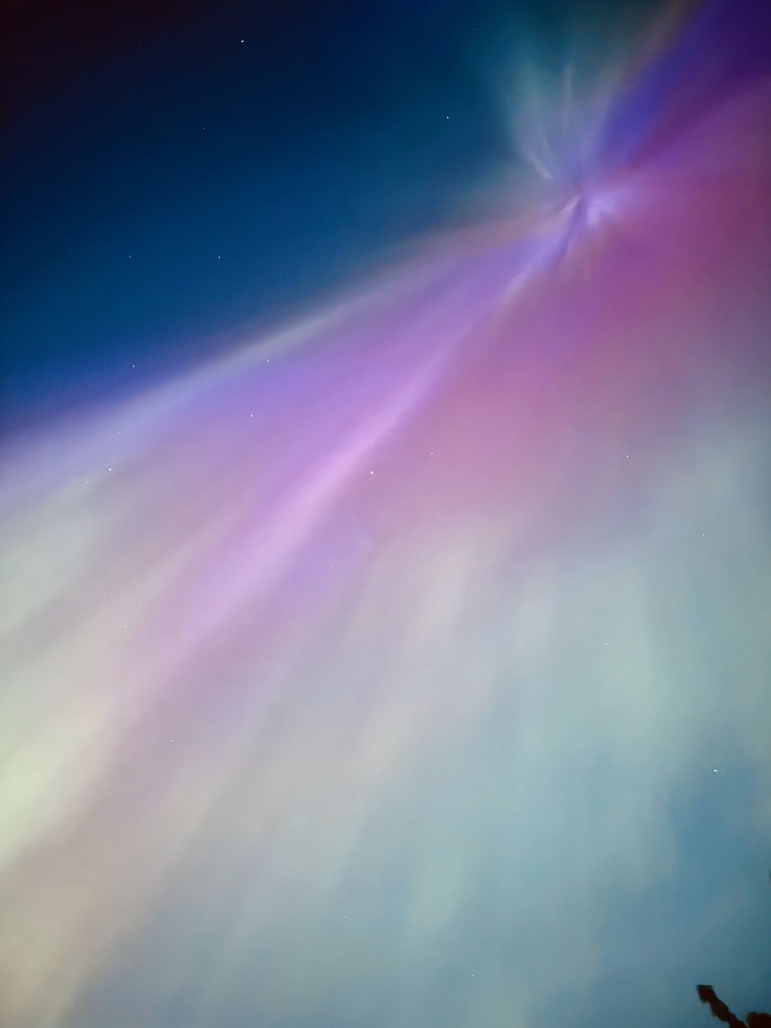 An aurora borealis is seen in the sky · Free Stock Photo