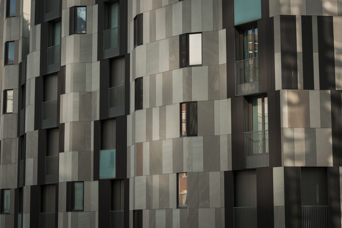 student moves in Mayfair — Loaded properly: blankets, straps and a plan in Mayfair
