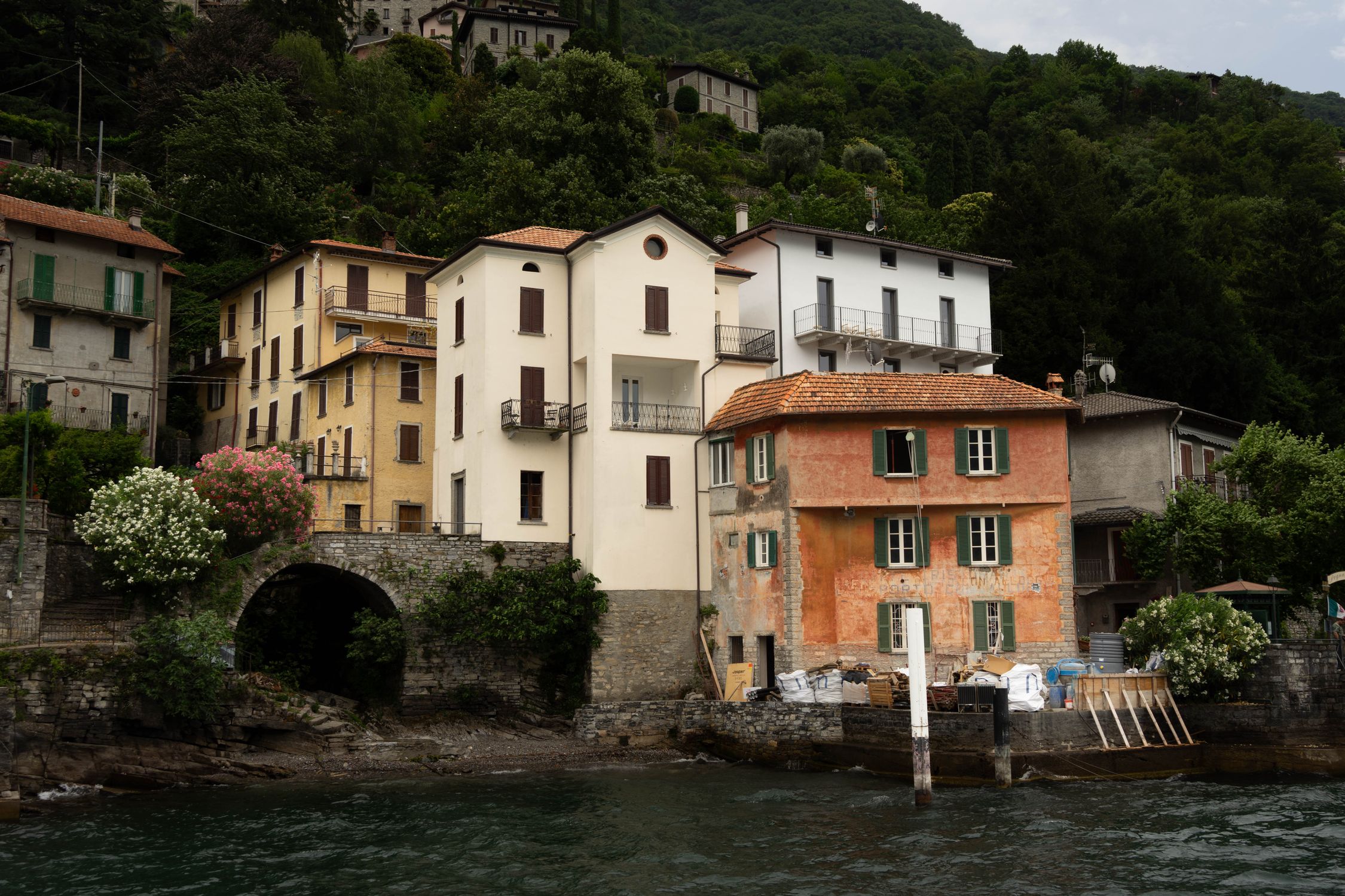 Picturesque lakeside view of colorful buildings in a quaint Italian village.