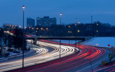 Ottawa công bố kế hoạch giảm tắc nghẽn giao thông, kêu gọi liên bang chạy xe buýt đưa đón từ bãi đỗ