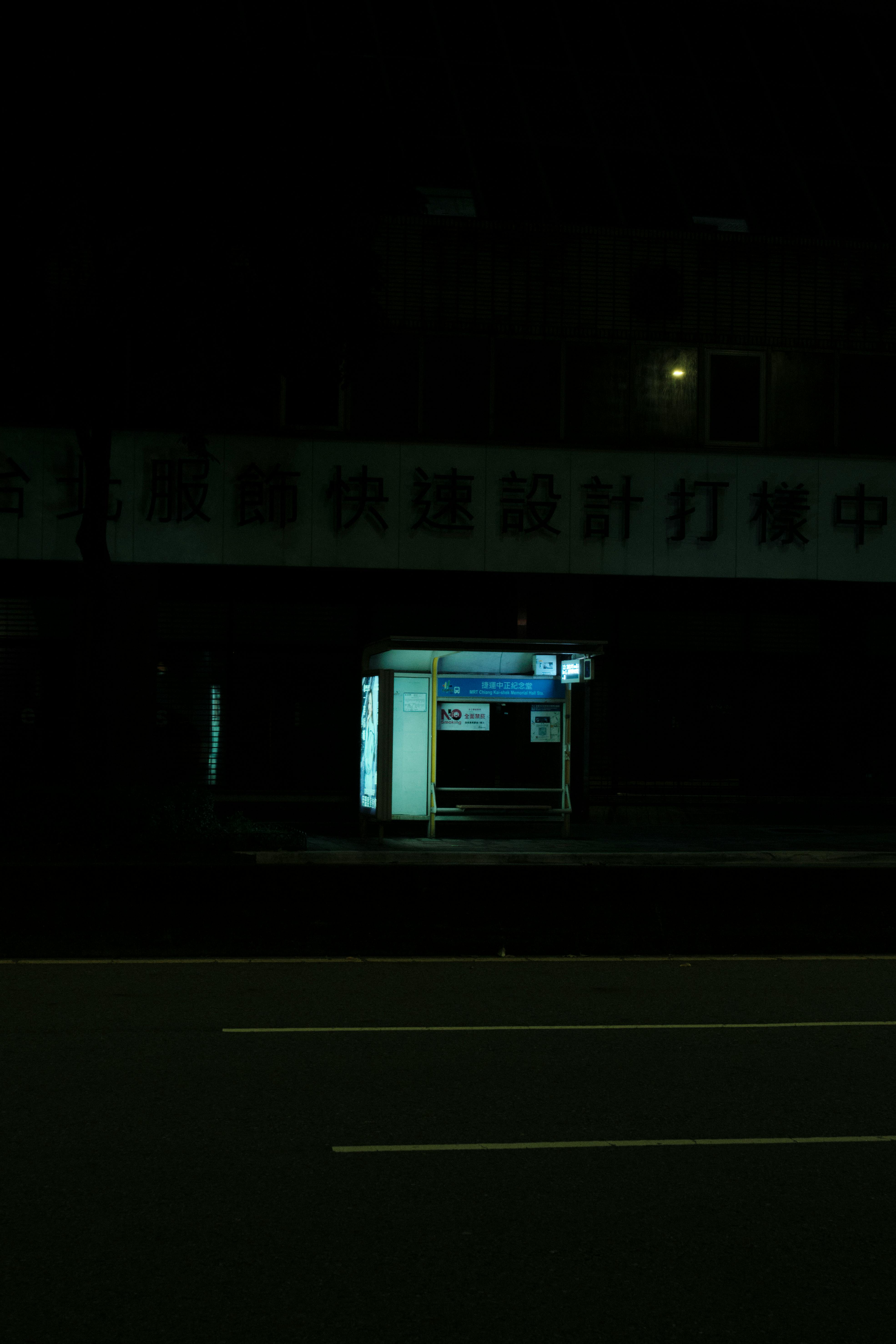 Gratis lagerfoto af aften, busskur, busstoppested Lagerfoto