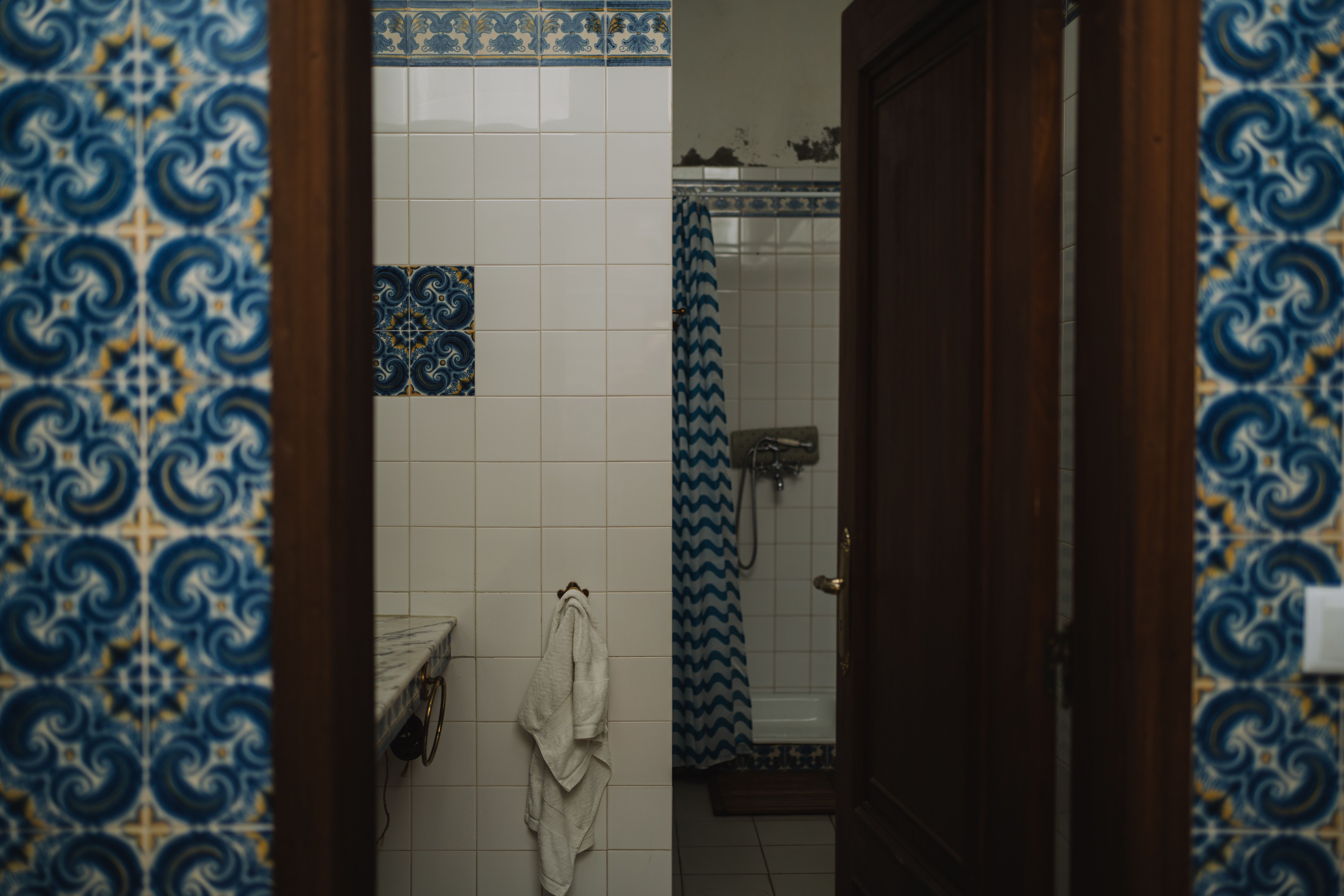 Subway Tile with Contrasting Grout
