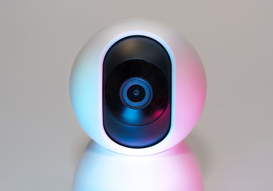 Câmera de segurança IP futurista em iluminação suave