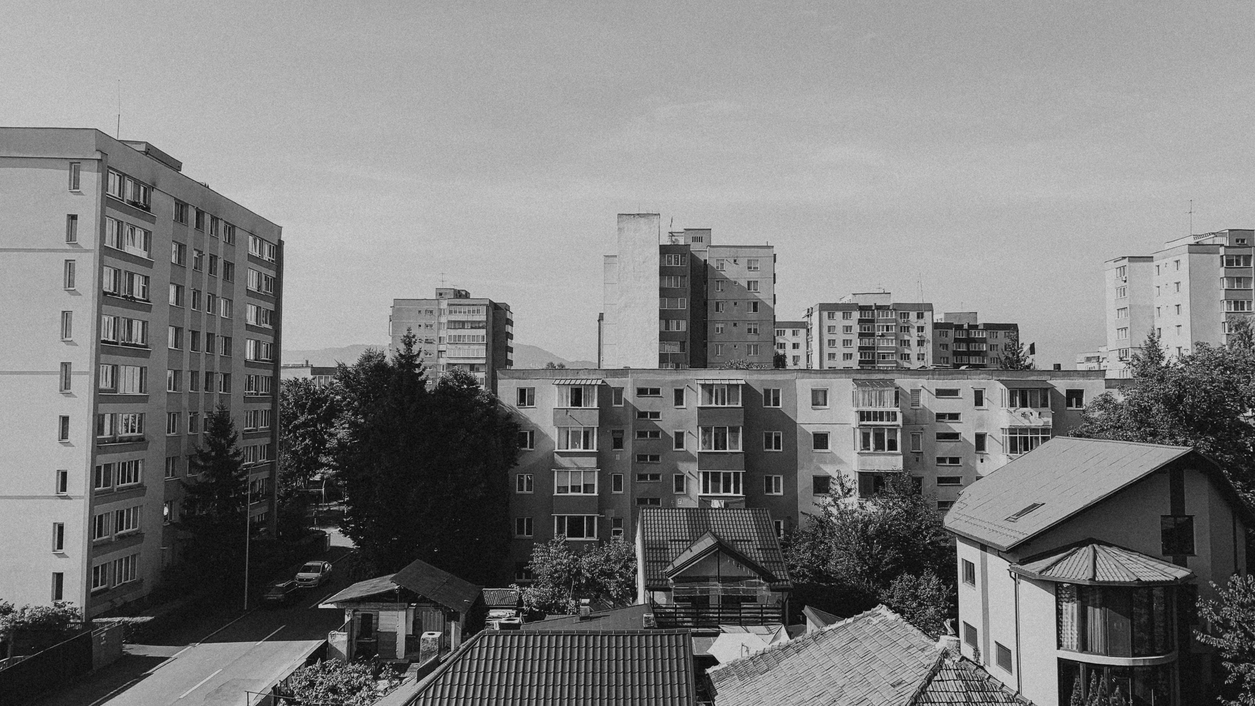 Ce obligații ai dacă deții un teren, o casă sau un apartament