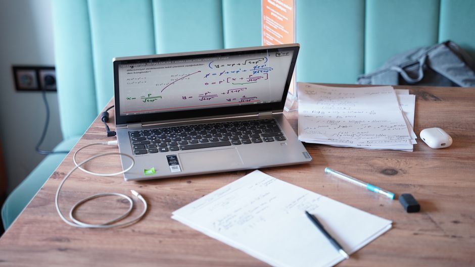 online course study desk