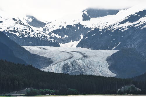 Kostenlos Berg Mit Schnee Bedeckt Stock-Foto