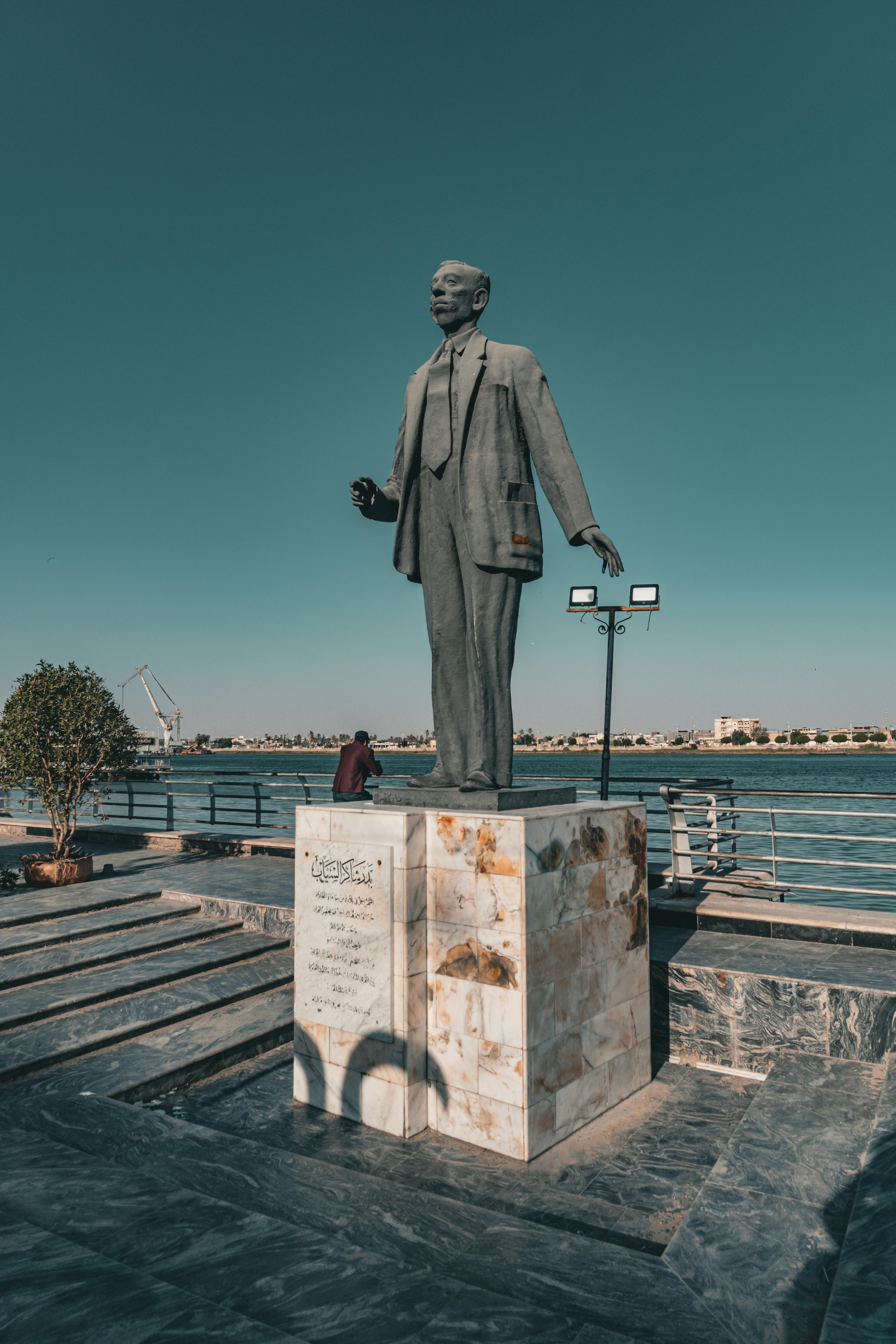Monument under Overcast Sky · Free Stock Photo