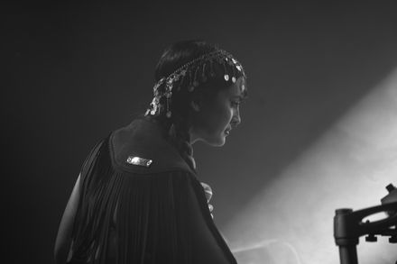 Black-and-white portrait of a singer performing under stage lighting — photo by Nano Erdozain on Pexels