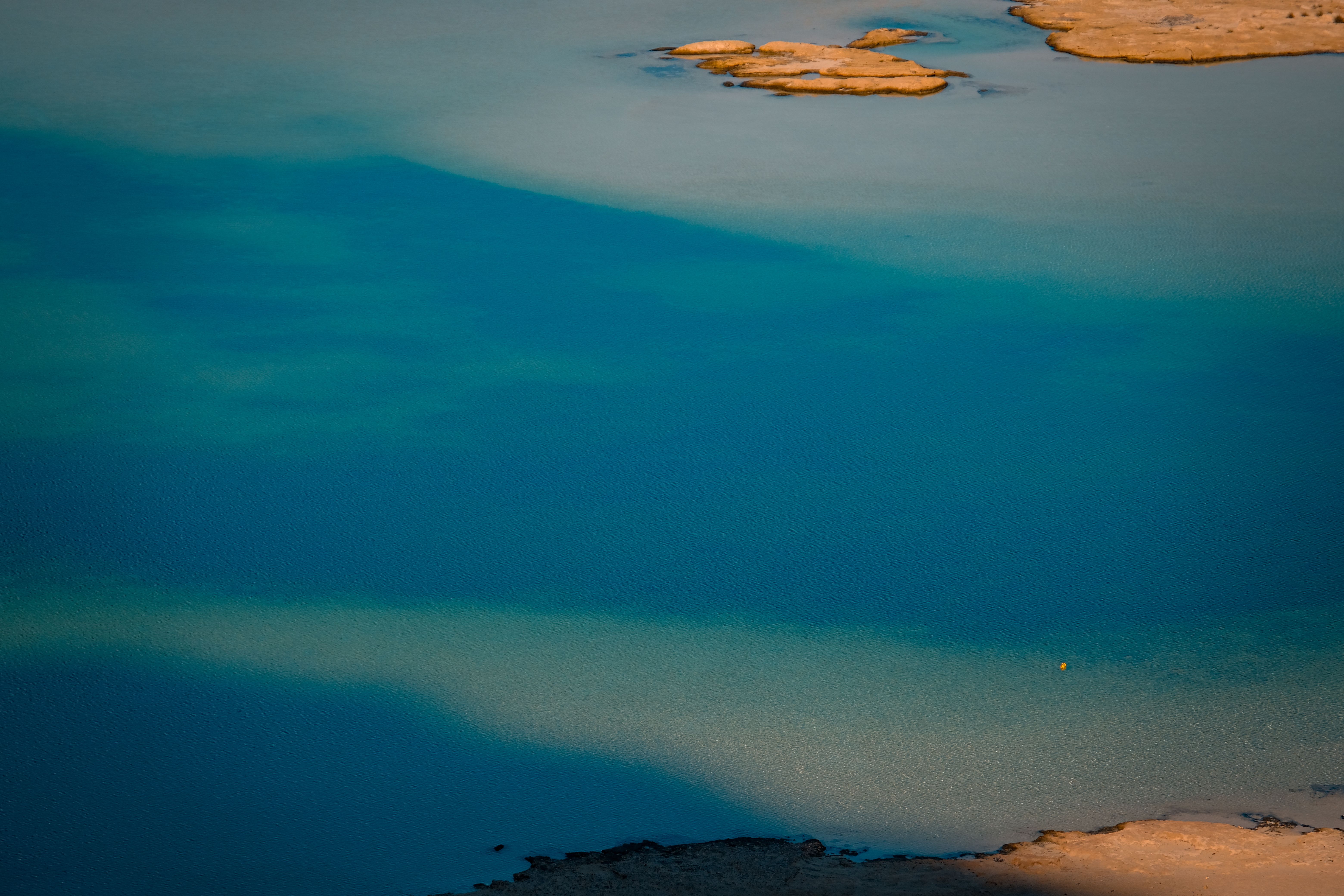 23. Lake Tekapo: Turquoise Waters and Stargazing