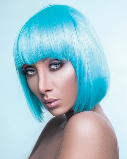Femme Aux Cheveux Bleus