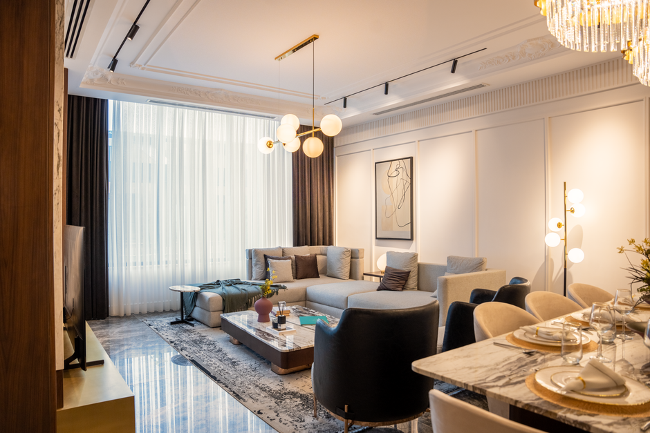Spacious living area of a serviced apartment in Jeddah, Saudi Arabia, with a kitchenette
