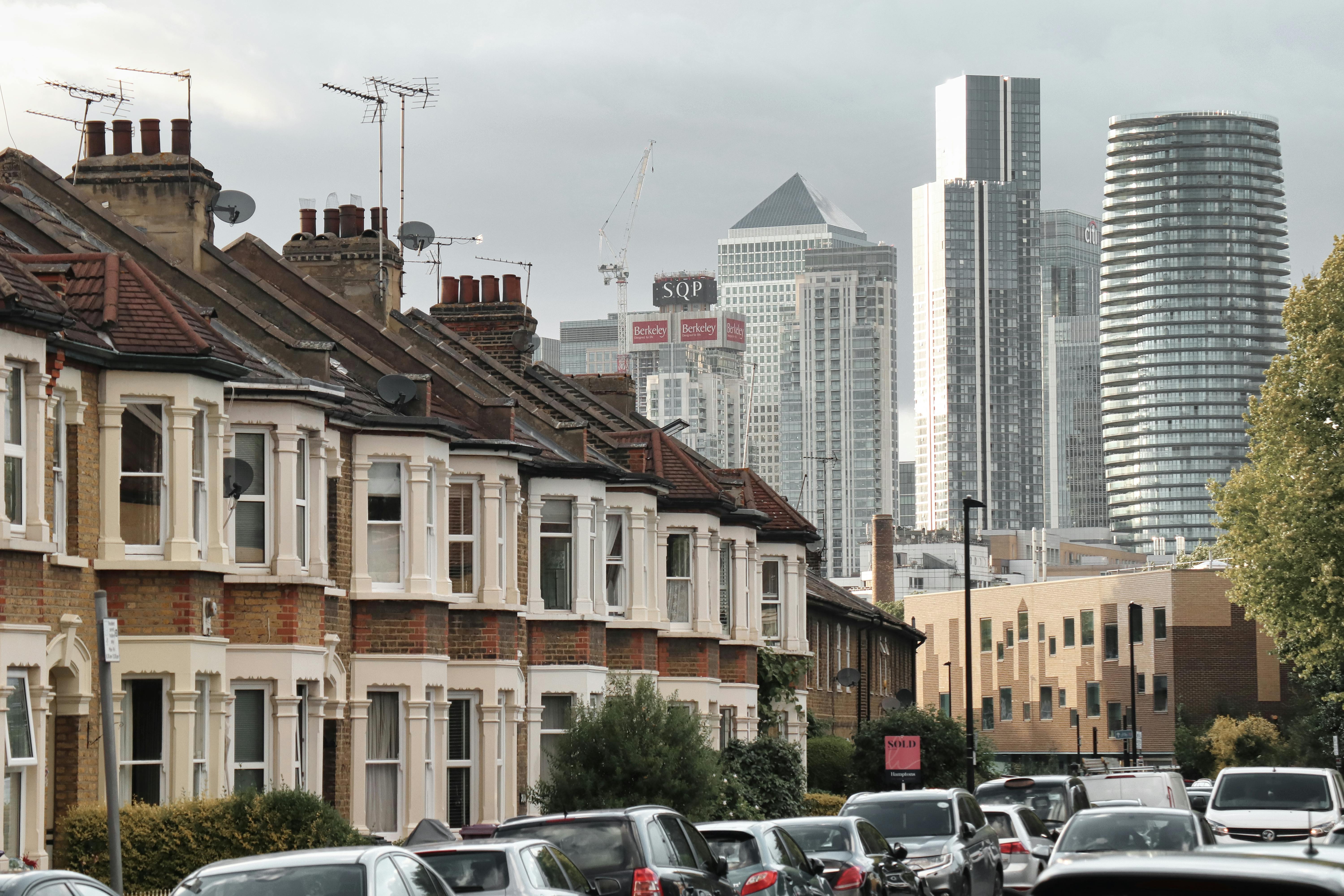 Canary Wharf Towers Loom Over Victorian Terraces On The Isle Of Dogs In ...