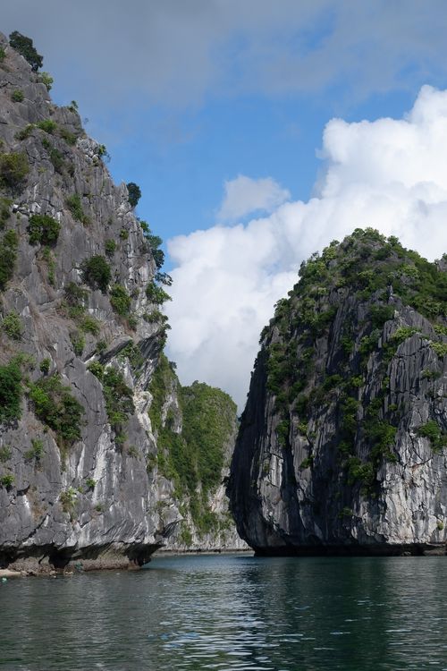 Free Explore the majestic limestone cliffs and tranquil waters showcasing tropical beauty. Stock Photo