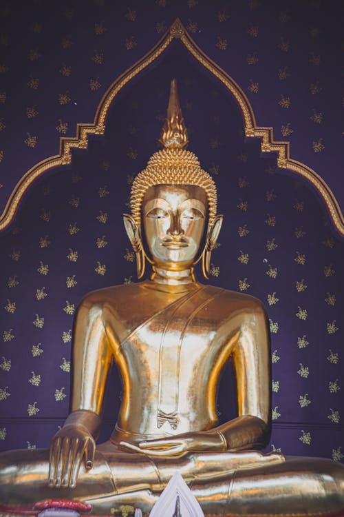 Goldene Buddha Statue
