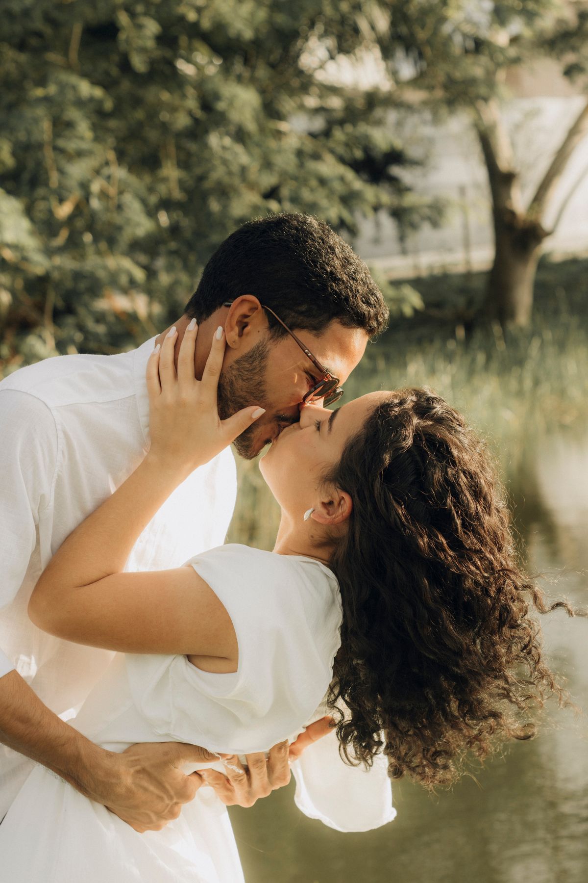 Without Clothes Kissing Photos, Download The BEST Free Without Clothes ...