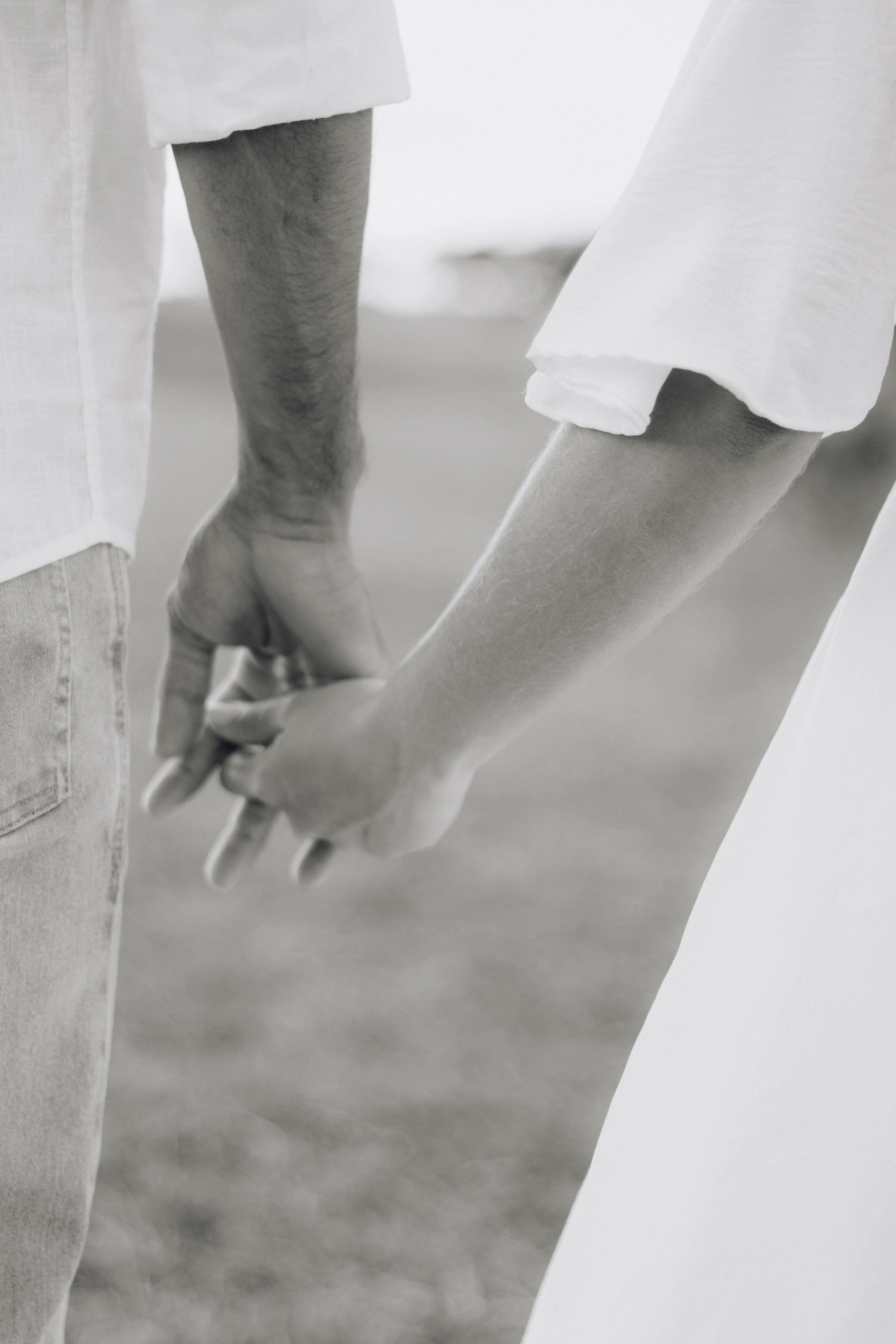 Online dating: starting a conversation on a niche platform