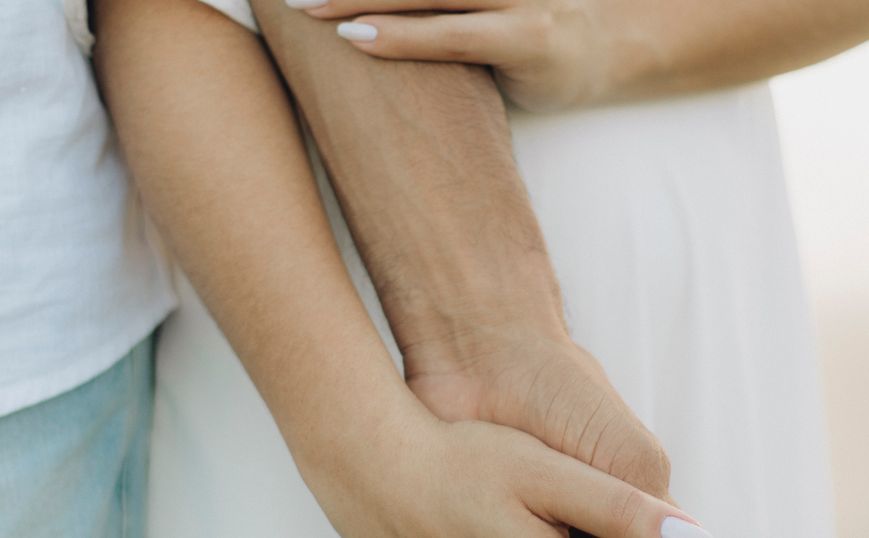 Online dating: starting a conversation on a niche platform