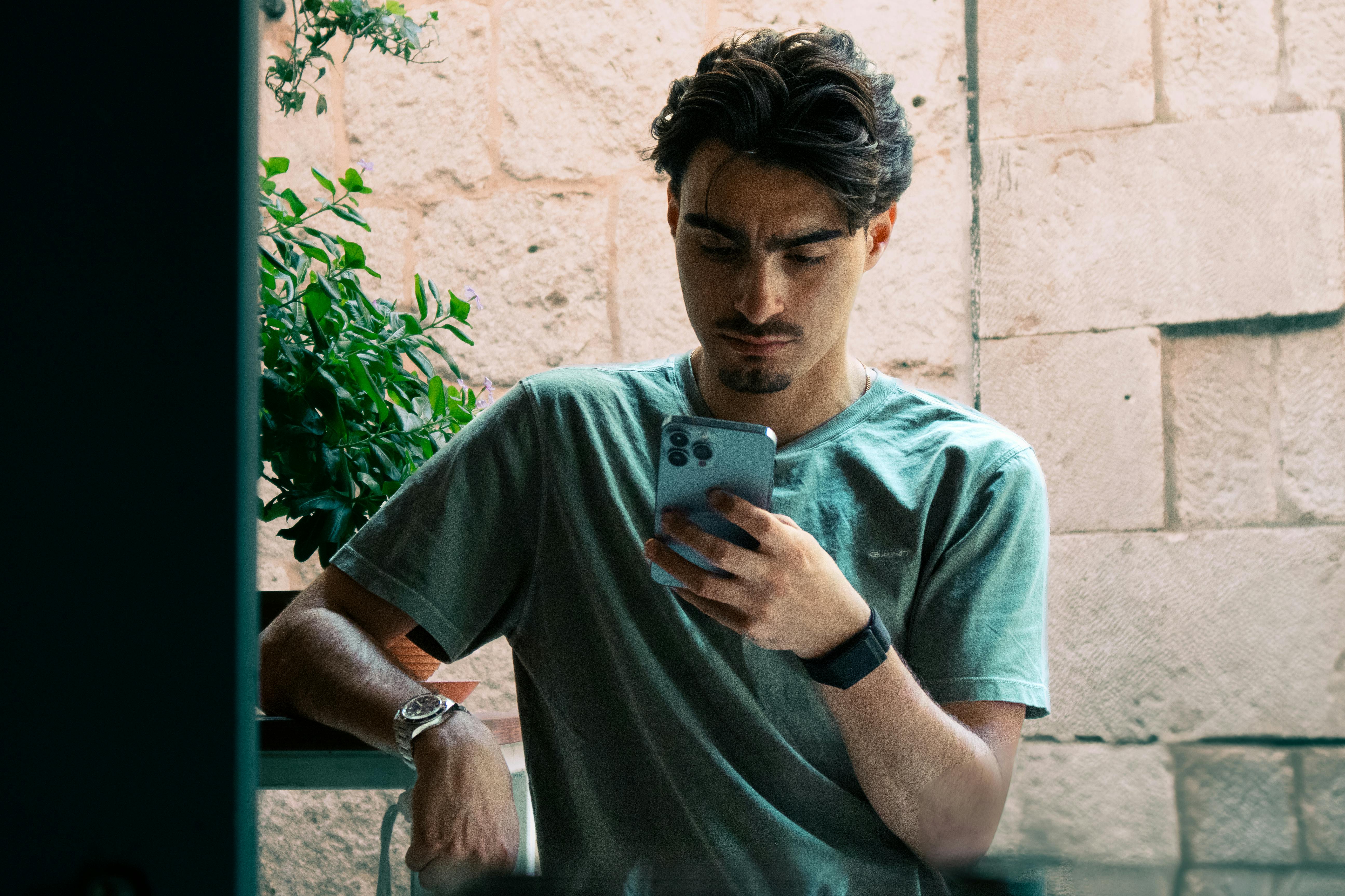 Gratis Fotos de stock gratuitas de adulto joven, al aire libre, ambiente urbano Foto de stock