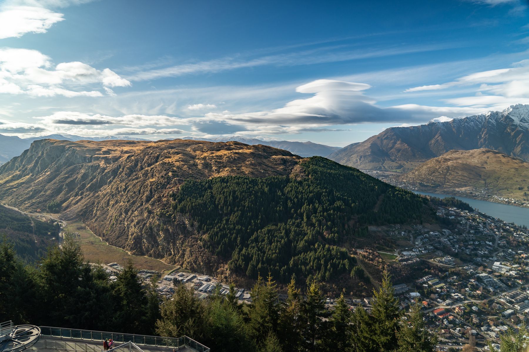Queenstown, Lake Wakatipu, and surrounding Otago mountains viewed from above