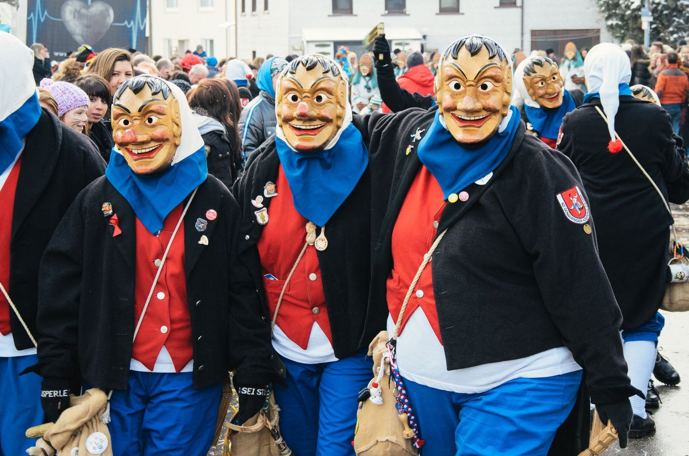 Kostümierte Personen beim Karneval für Halloween, Fasching und Karneval