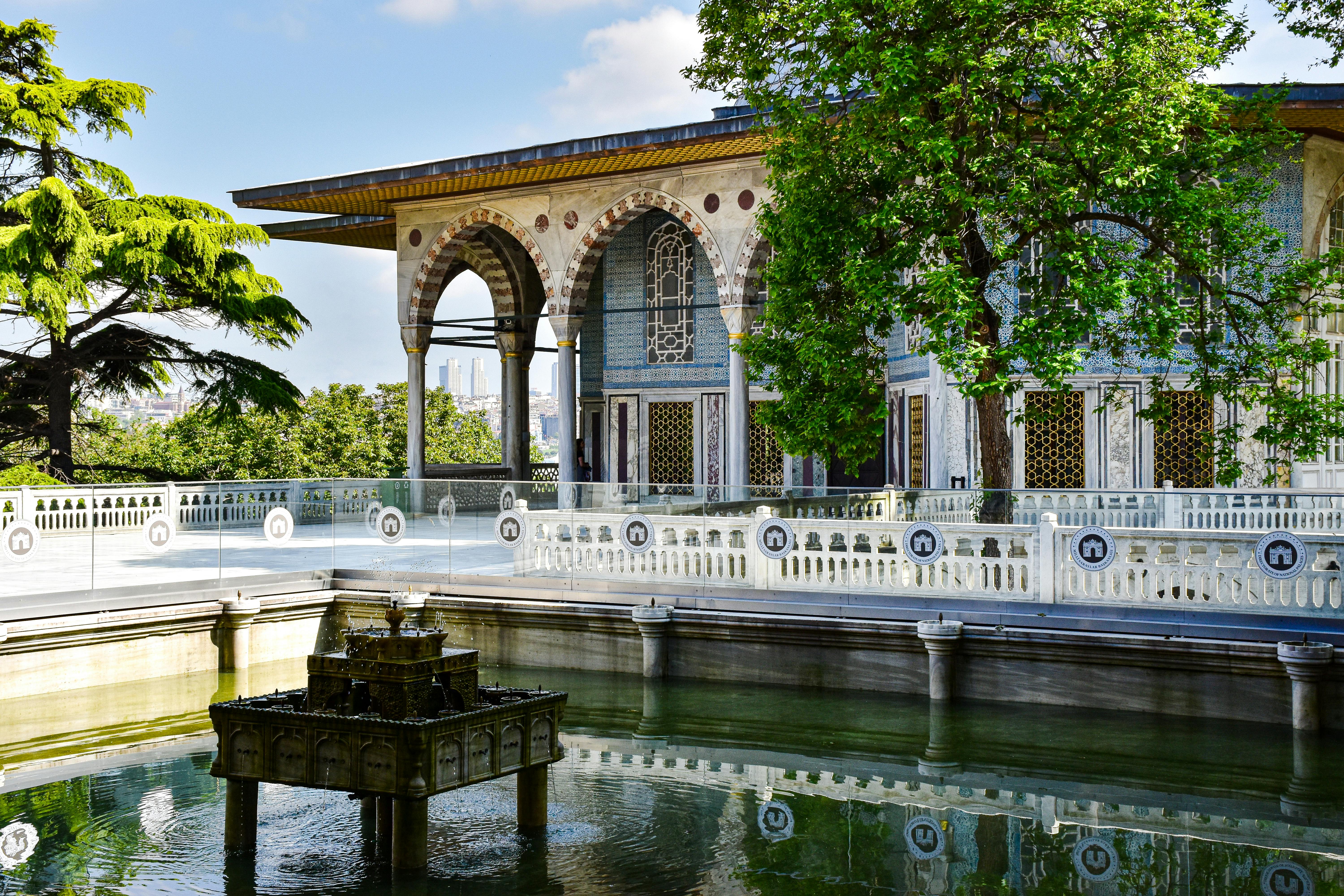 the palace of the sultan in istanbul