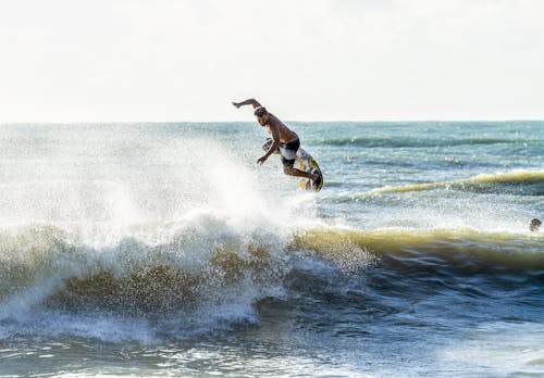 Kostenlos Mann Surft Stock-Foto