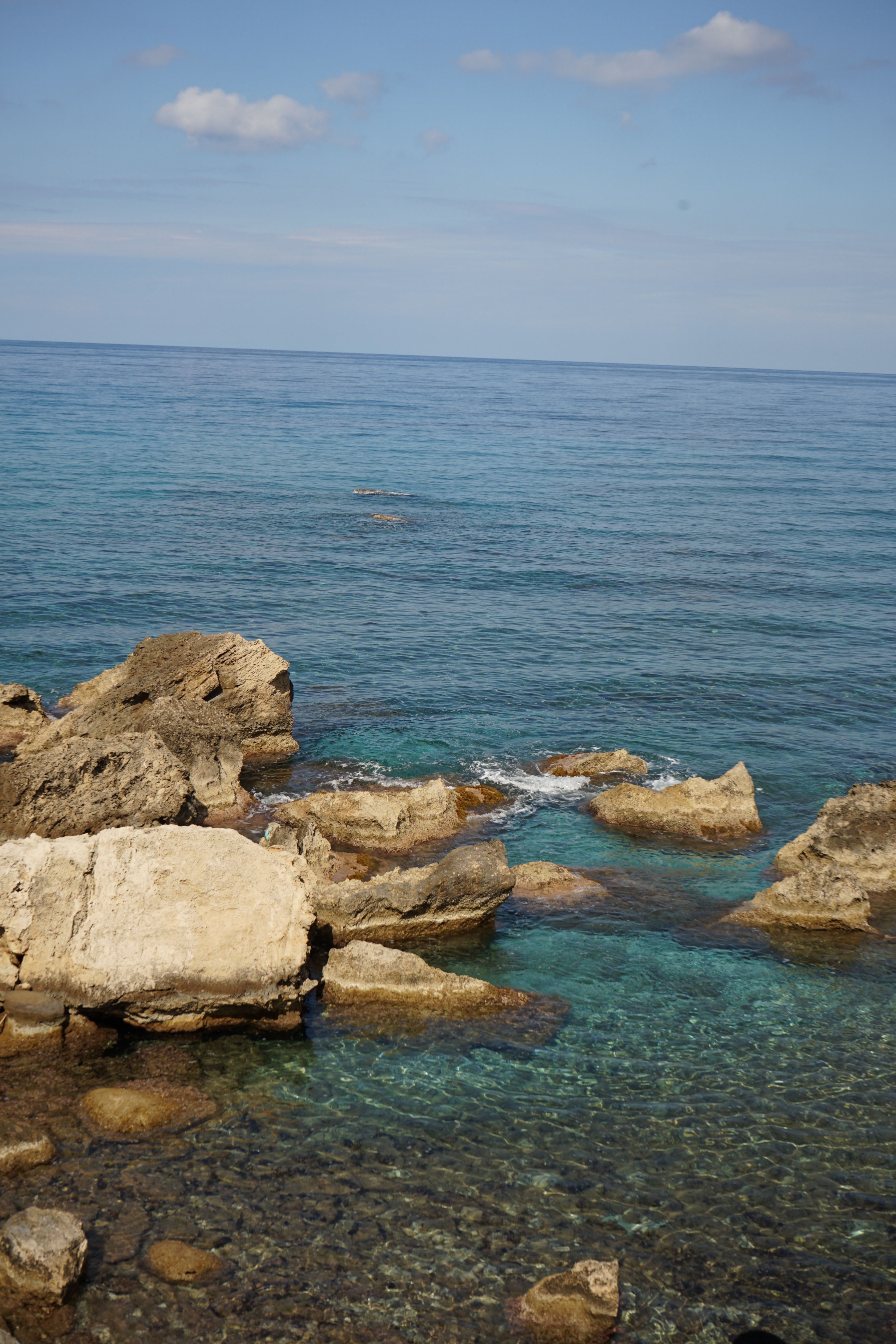 A view of the ocean from the rocks · Free Stock Photo