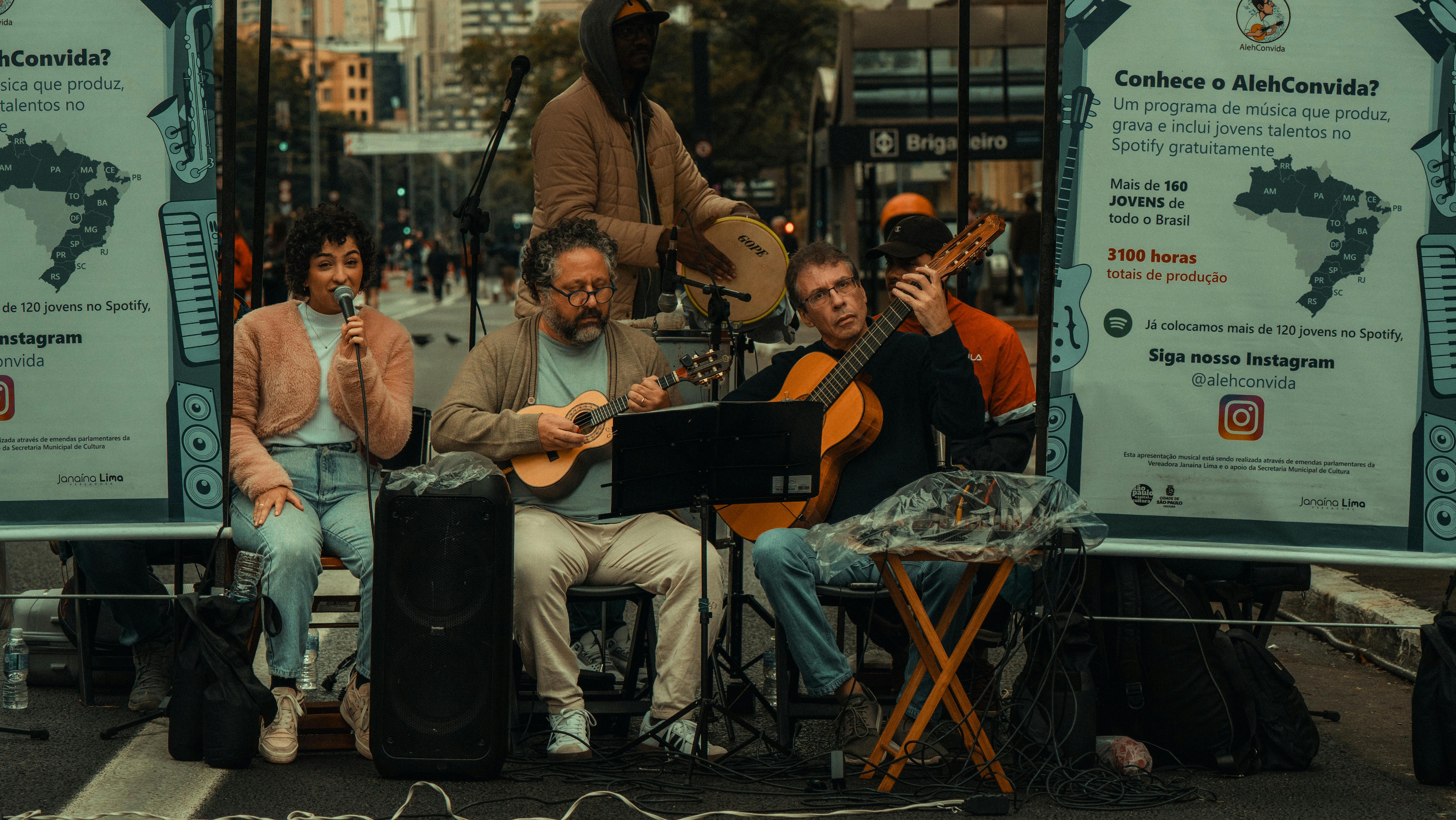 music discovery tour — Photo by Gustavo Denuncio on Pexels