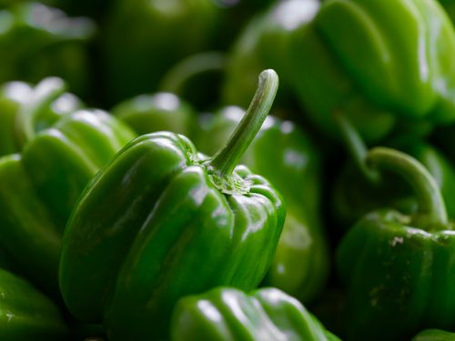 Free A close-up shot of fresh green bell peppers, highlighting their vibrant color and glossy texture, perfect for healthy cooking. Stock Photo