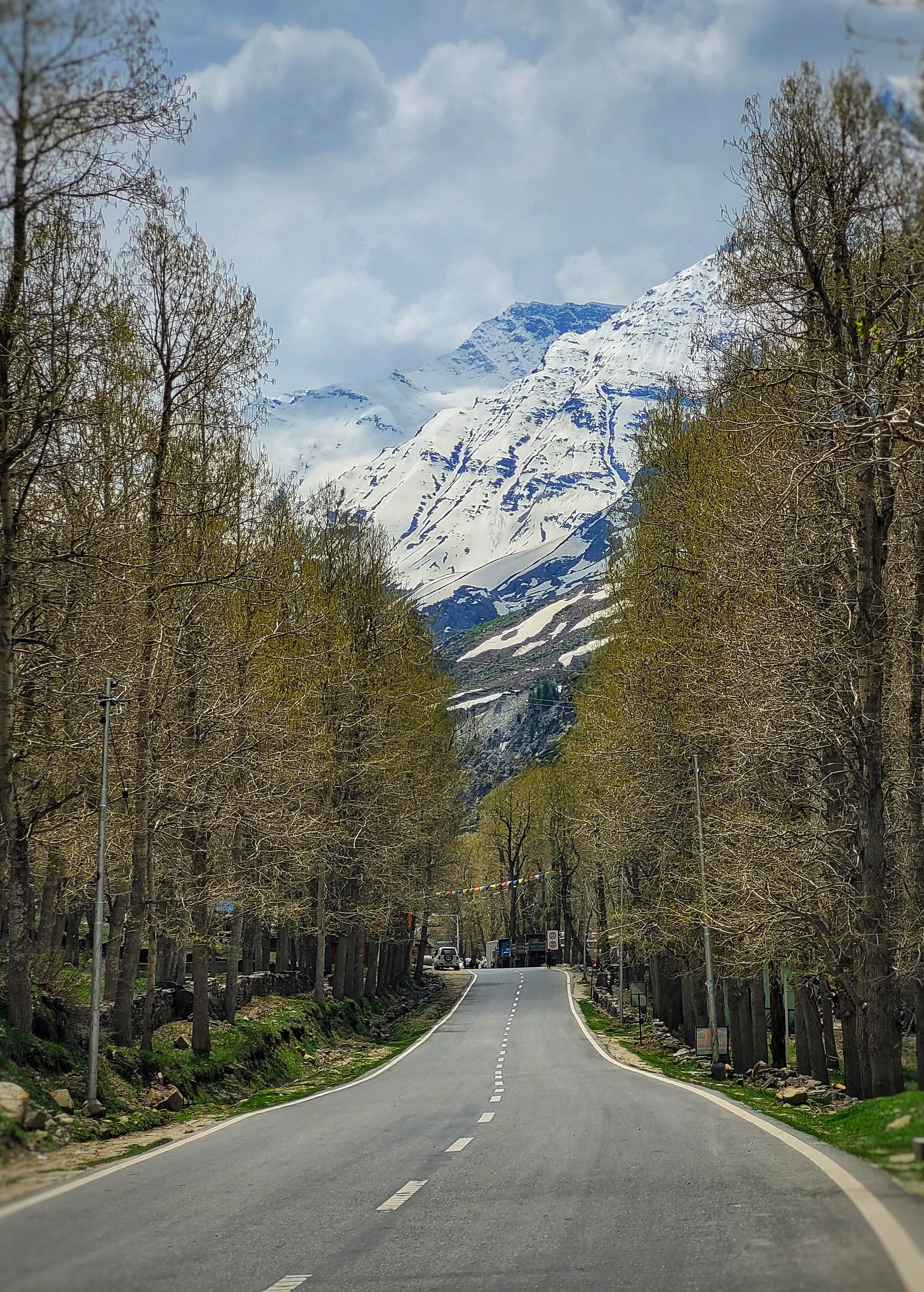 The Ultimate Manali to Leh Motorcycle Trip Guide for 2026: Routes, Tips & Epic Stops
